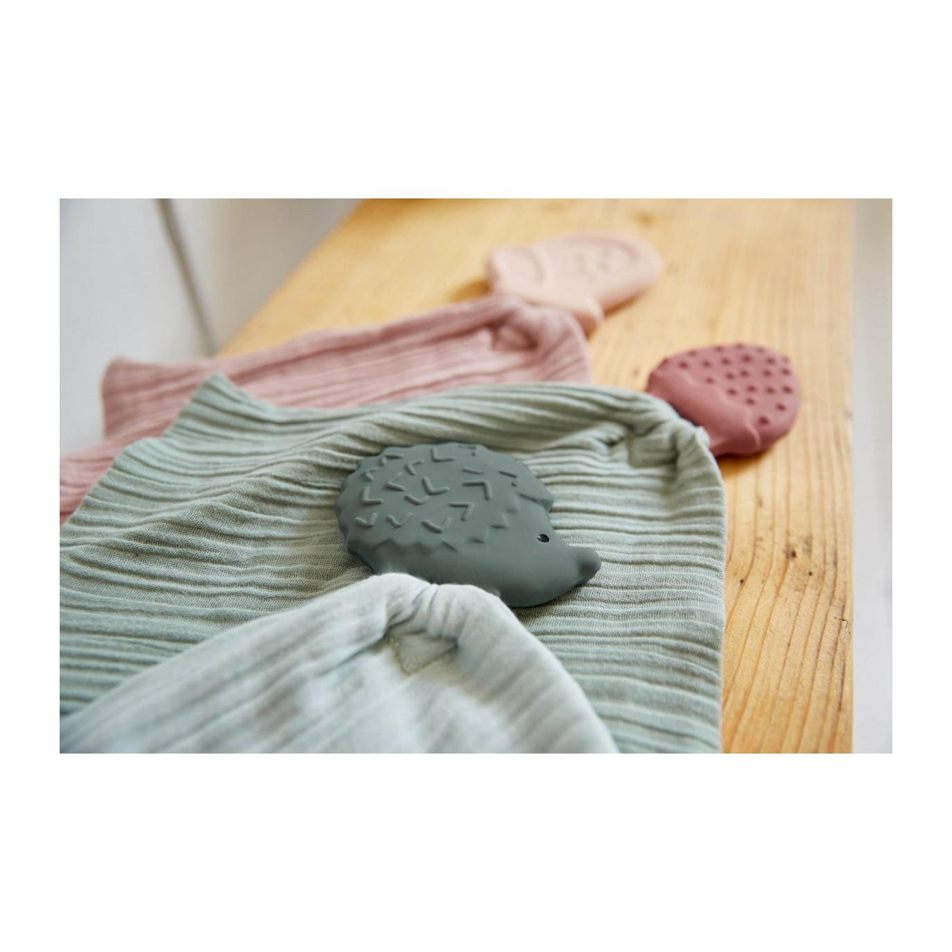 Mousseline avec anneau de dentition hérisson gris Lässig