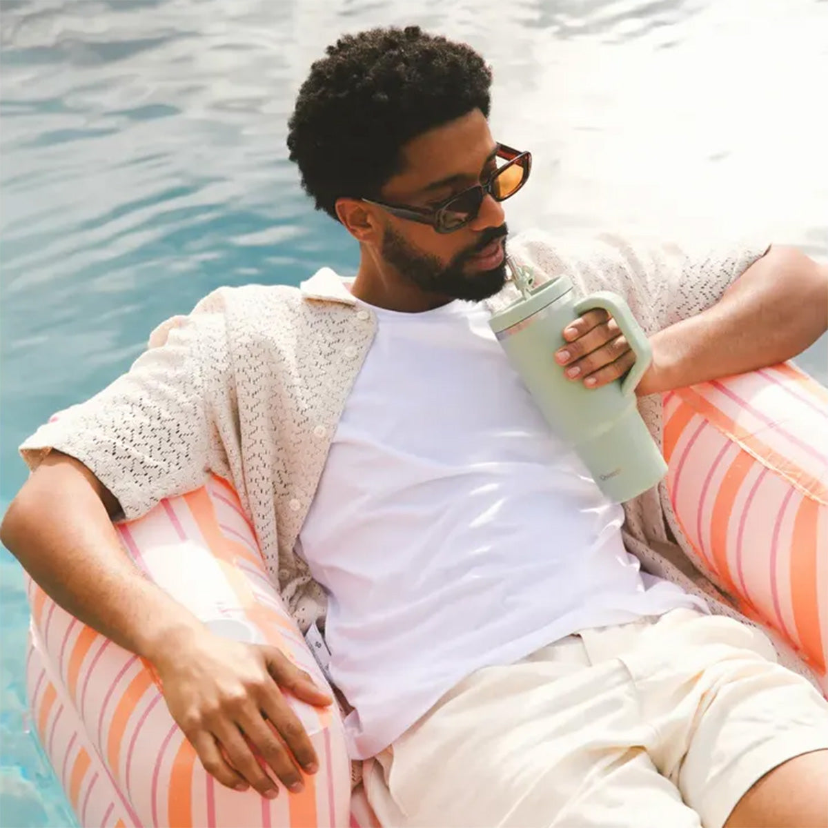 Kubek podróżny z uchwytem i słomką, matowy, morelowy, Qwetch, 900 ml