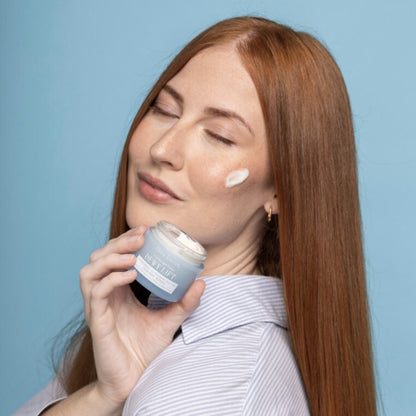 DEWY LIFT LIGHT FASTNINGSDAGSKRÄM – NORMAL/Blandad hud med 2 % exosomer 50 ml