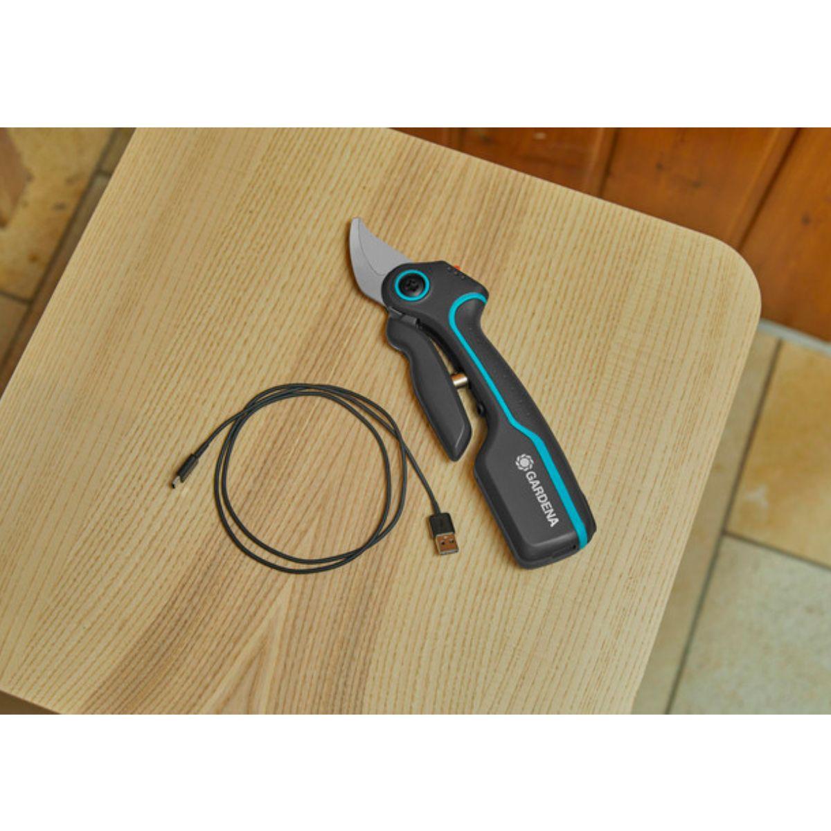 Akku-Gartenschere AssistCut GARDENA